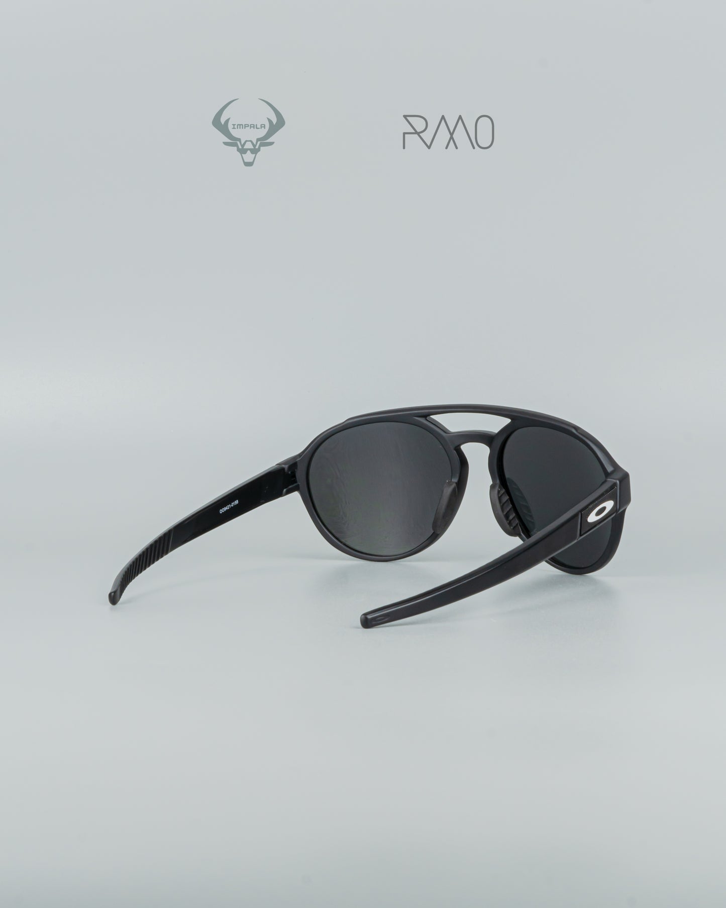 GAFAS 0AKL3Y FORAGER NEGRO PLATA  UV400